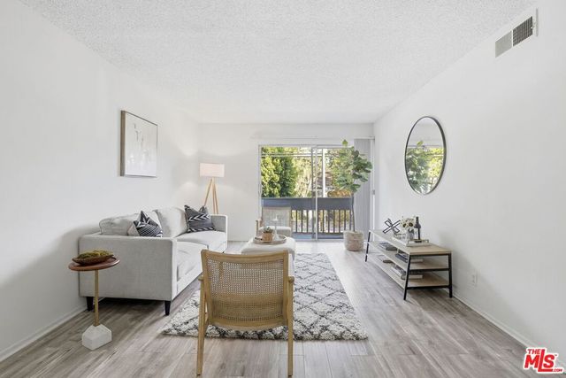 18620 Hatteras Street 276, Tarzana, CA 91356