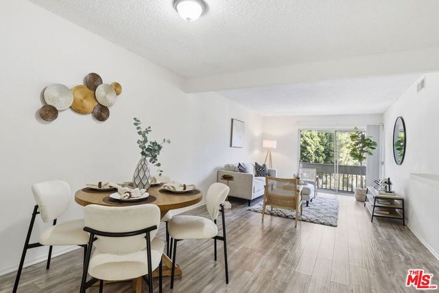 18620 Hatteras Street 276, Tarzana, CA 91356