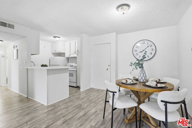 18620 Hatteras Street 276, Tarzana, CA 91356