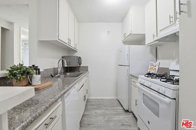 18620 Hatteras Street 276, Tarzana, CA 91356