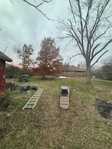 311 Edgewood Street, Krum, TX 76249