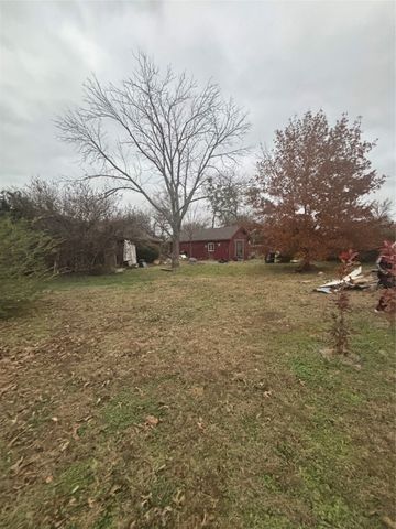 311 Edgewood Street, Krum, TX 76249