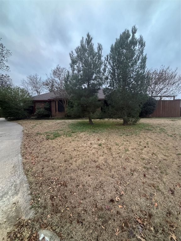 311 Edgewood Street, Krum, TX 76249