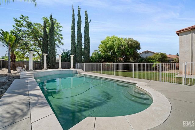 11903 Sandy River Court, Bakersfield, CA 93311