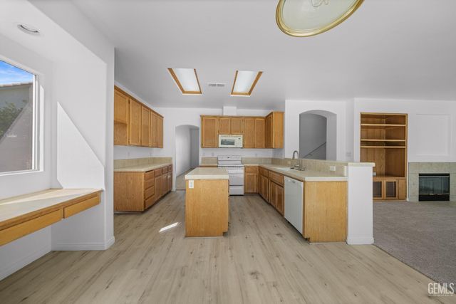 11903 Sandy River Court, Bakersfield, CA 93311