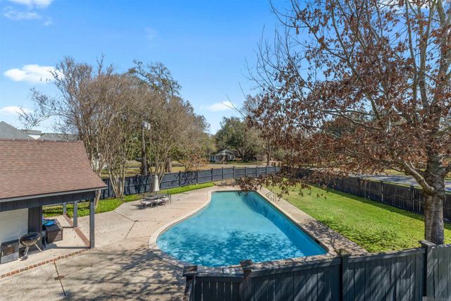 3100 Fairway Dr, Baton Rouge, LA 70809