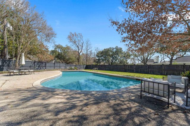 3100 Fairway Dr, Baton Rouge, LA 70809