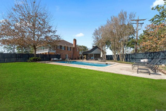 3100 Fairway Dr, Baton Rouge, LA 70809