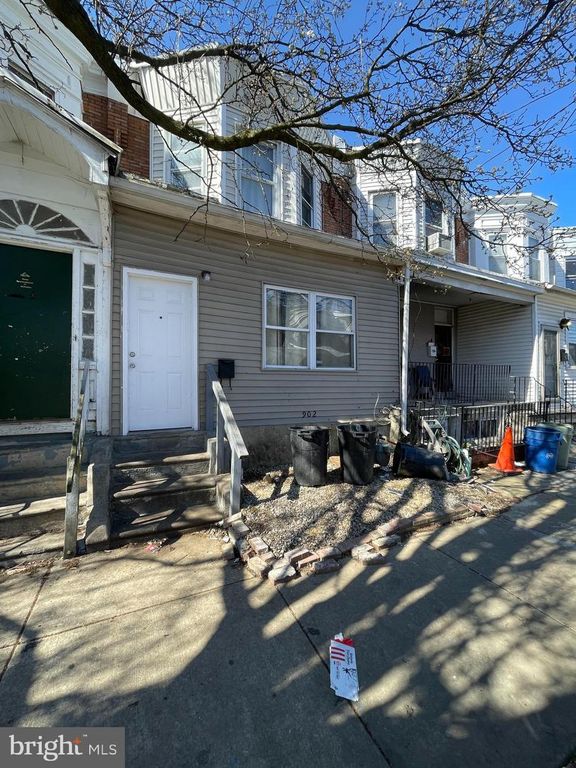 902 MAPLE TER, Darby, PA 19023
