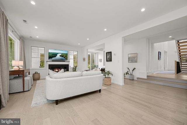 5605 OVERLEA RD, Bethesda, MD 20816