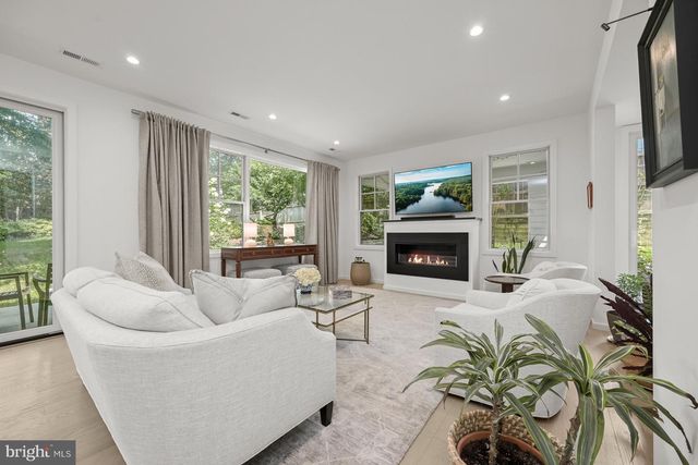 5605 OVERLEA RD, Bethesda, MD 20816