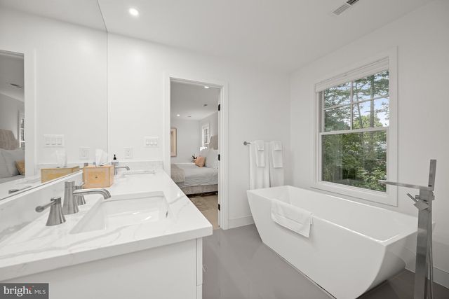 5605 OVERLEA RD, Bethesda, MD 20816