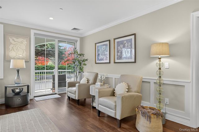 301 Franklin Avenue 114, Garden City, NY 11530