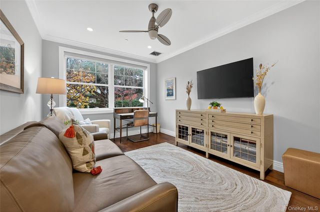 301 Franklin Avenue 114, Garden City, NY 11530