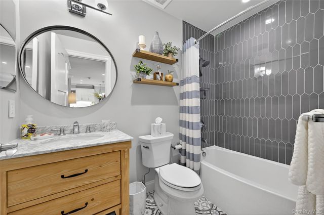 301 Franklin Avenue 114, Garden City, NY 11530