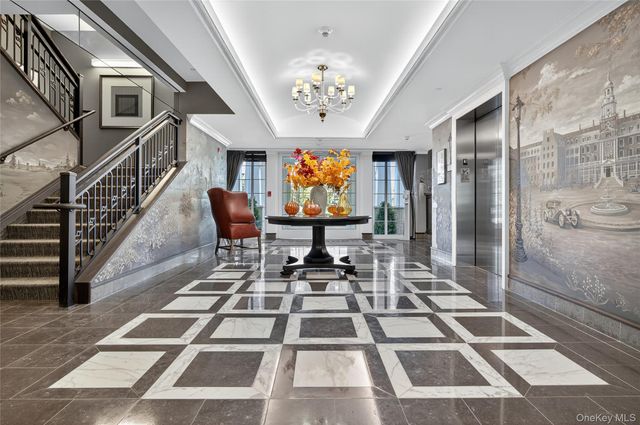 301 Franklin Avenue 114, Garden City, NY 11530