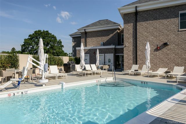 301 Franklin Avenue 114, Garden City, NY 11530