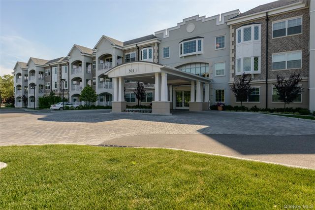 301 Franklin Avenue 114, Garden City, NY 11530