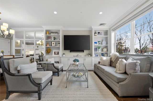 301 Franklin Avenue 114, Garden City, NY 11530