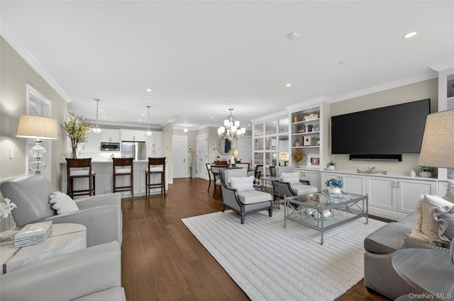 301 Franklin Avenue 114, Garden City, NY 11530