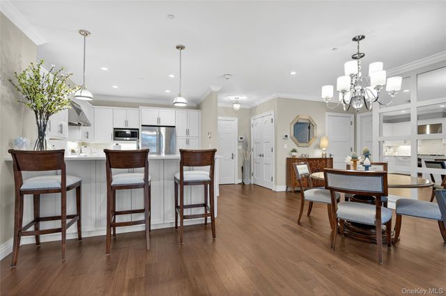 301 Franklin Avenue 114, Garden City, NY 11530