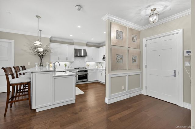 301 Franklin Avenue 114, Garden City, NY 11530