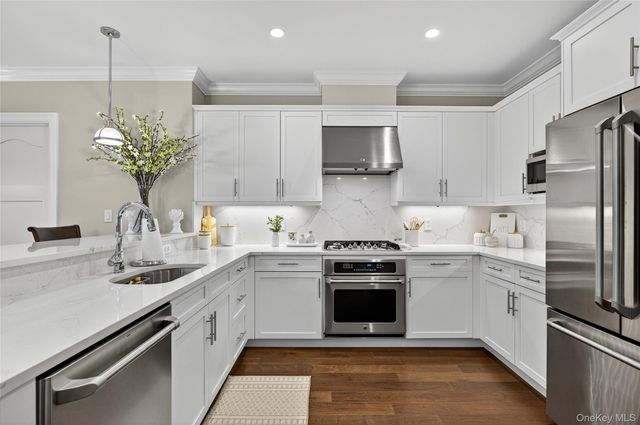 301 Franklin Avenue 114, Garden City, NY 11530