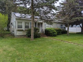 52 Chalker Beach Road, Old Saybrook, CT 06475