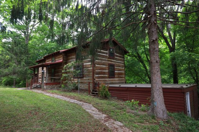 2634 Distillery Rd, Greenbrier, TN 37073