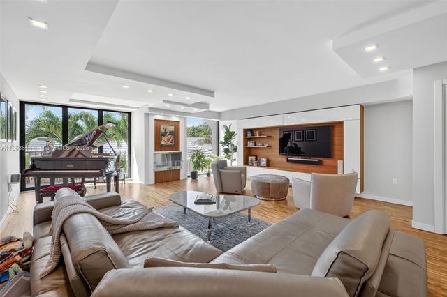 1223 Hillsboro Mile 4, Hillsboro Beach, FL 33062