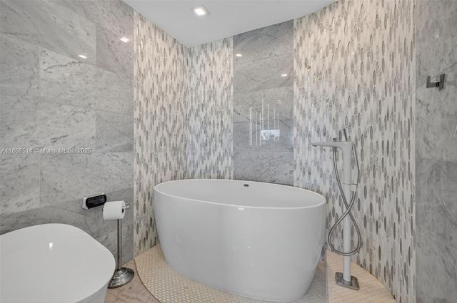 1223 Hillsboro Mile 4, Hillsboro Beach, FL 33062