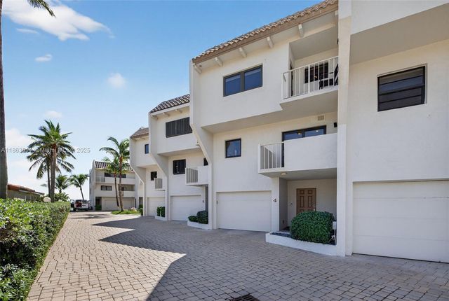 1223 Hillsboro Mile 4, Hillsboro Beach, FL 33062