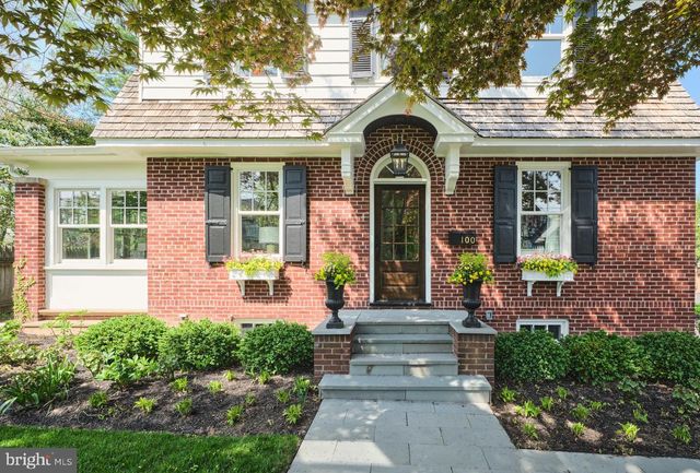 100 W BRIDGE ST, New Hope, PA 18938