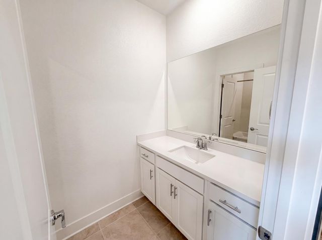 2743 Irish Meadow Way, Lathrop, CA 95330