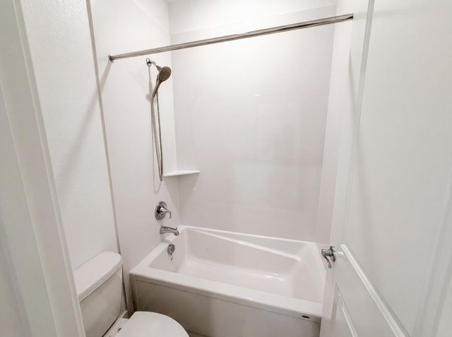 2743 Irish Meadow Way, Lathrop, CA 95330
