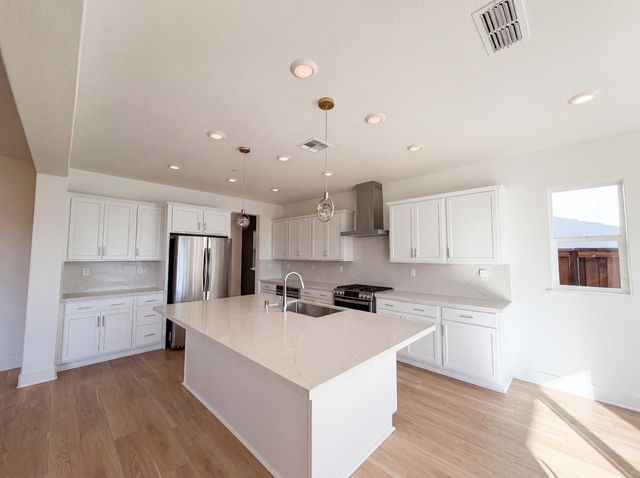 2743 Irish Meadow Way, Lathrop, CA 95330