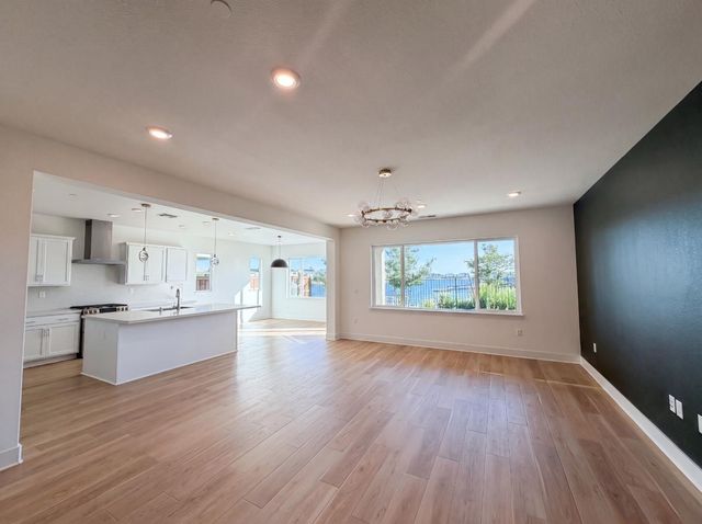 2743 Irish Meadow Way, Lathrop, CA 95330