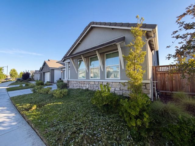 2743 Irish Meadow Way, Lathrop, CA 95330