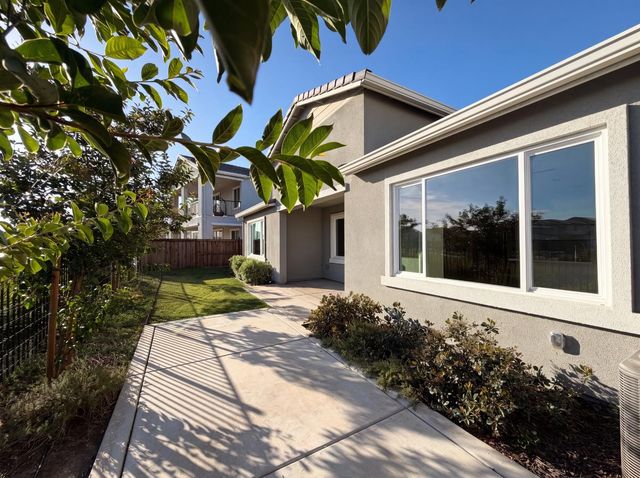 2743 Irish Meadow Way, Lathrop, CA 95330