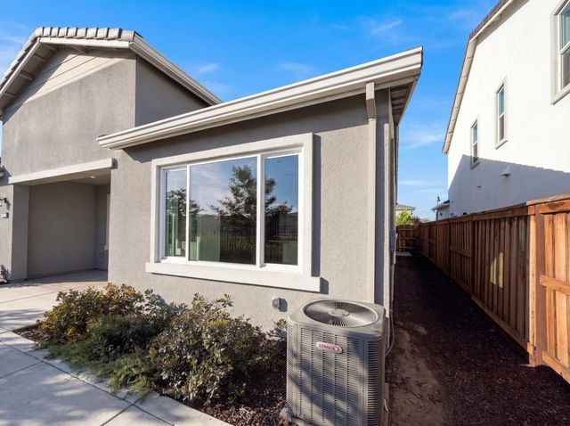 2743 Irish Meadow Way, Lathrop, CA 95330