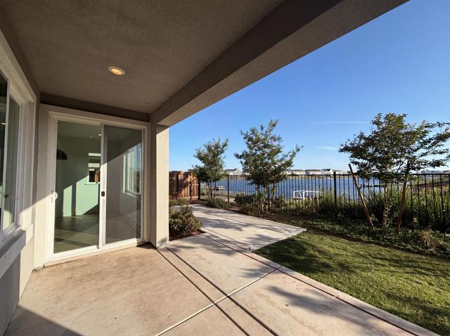 2743 Irish Meadow Way, Lathrop, CA 95330