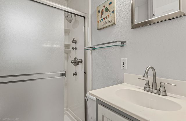 121 Pollyanna Drive, Gun Barrel City, TX 75156