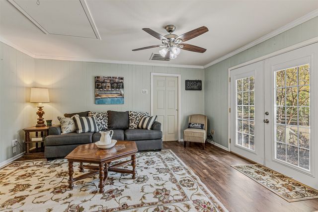 121 Pollyanna Drive, Gun Barrel City, TX 75156