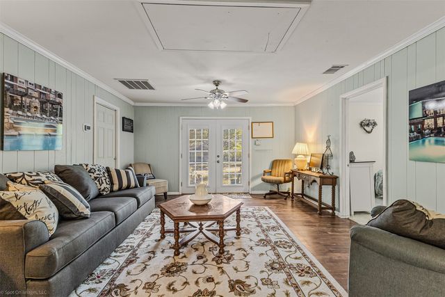 121 Pollyanna Drive, Gun Barrel City, TX 75156