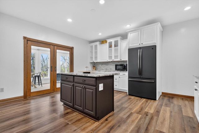 S1W31448 Hickory Hollow COURT, Delafield, WI 53018