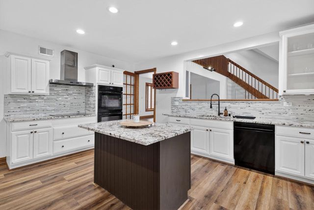 S1W31448 Hickory Hollow COURT, Delafield, WI 53018