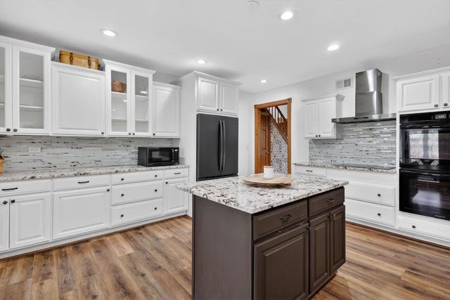 S1W31448 Hickory Hollow COURT, Delafield, WI 53018