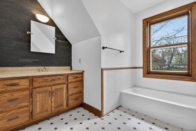 S1W31448 Hickory Hollow COURT, Delafield, WI 53018