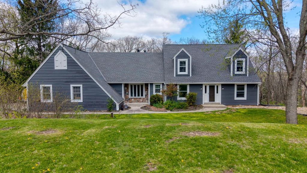 S1W31448 Hickory Hollow COURT, Delafield, WI 53018