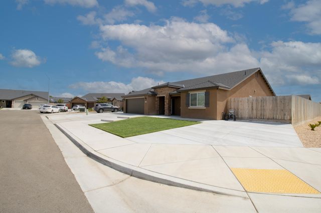 1306 Orchard Drive, Dinuba, CA 93618